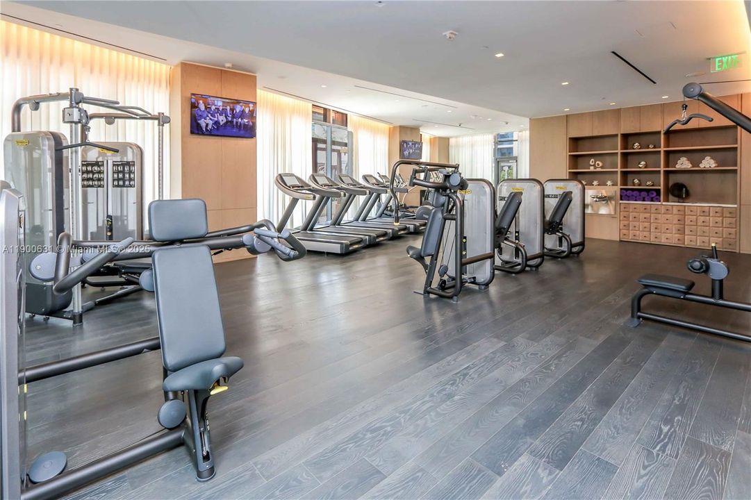 Active With Contract: $604,000 (1 beds, 2 baths, 881 Square Feet)