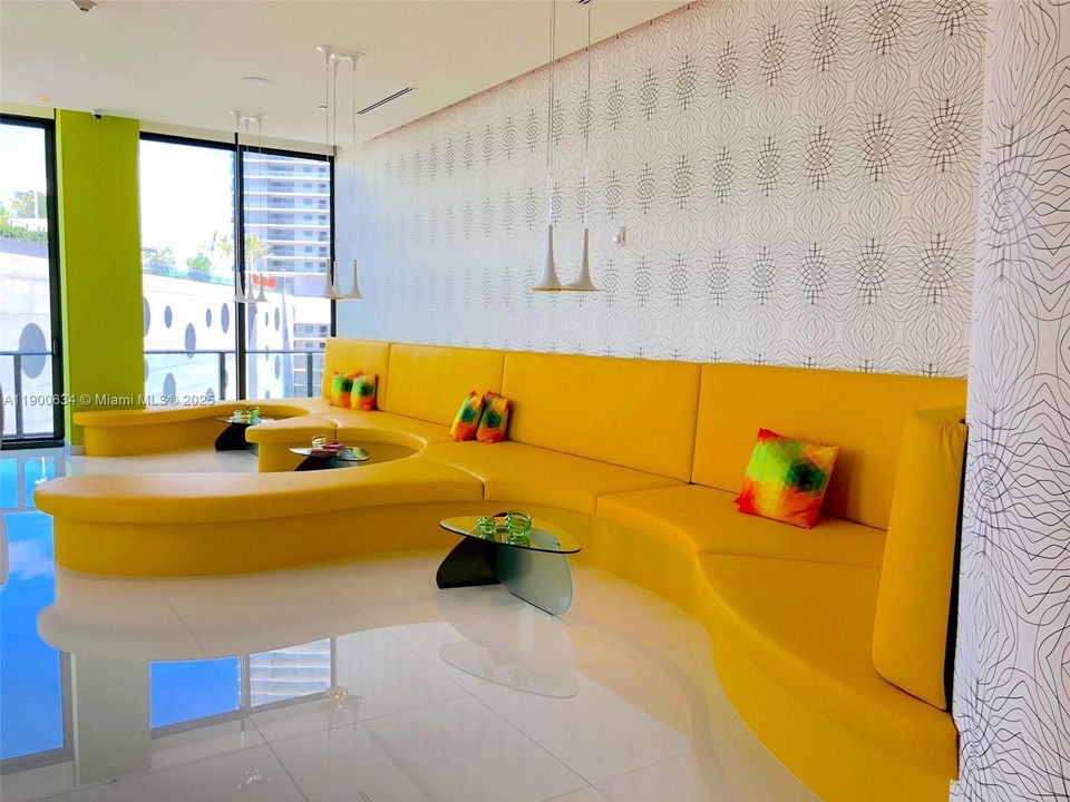 Active With Contract: $465,000 (1 beds, 1 baths, 622 Square Feet)