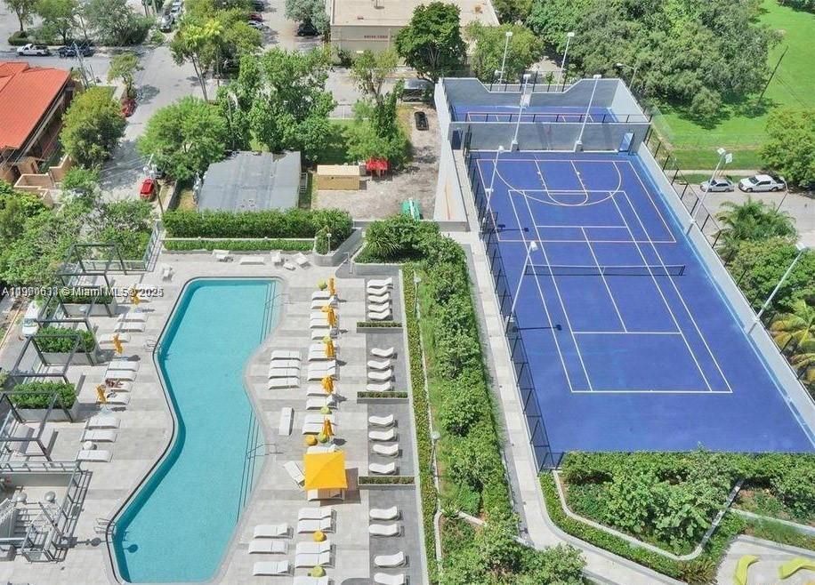 Active With Contract: $465,000 (1 beds, 1 baths, 622 Square Feet)