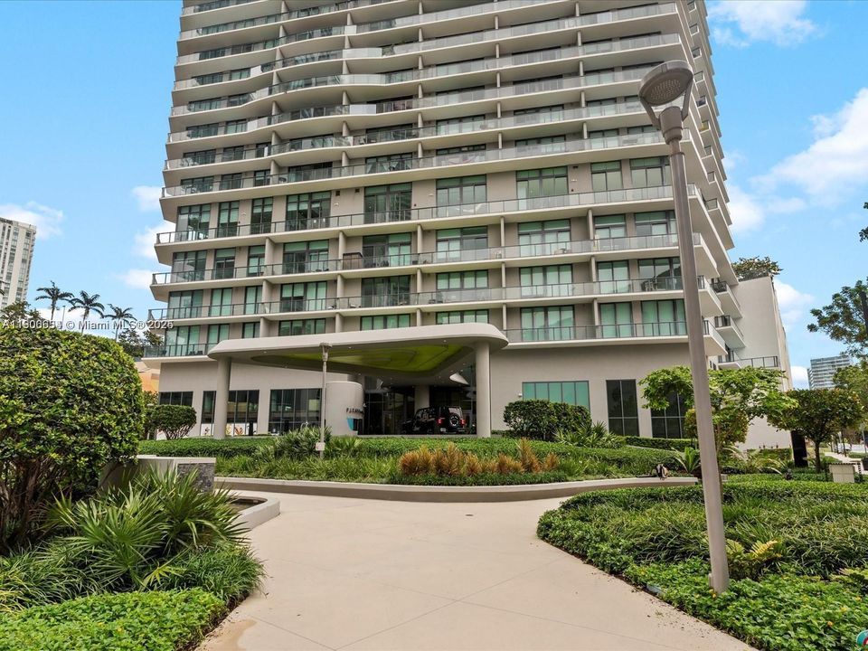 Active With Contract: $465,000 (1 beds, 1 baths, 622 Square Feet)