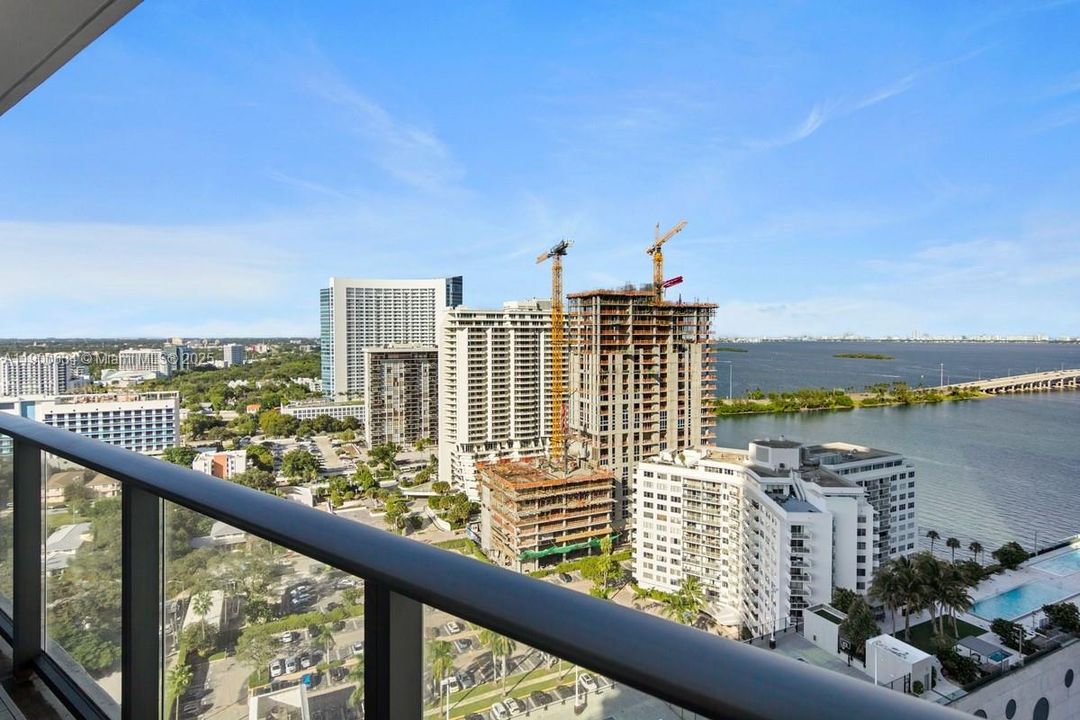 Active With Contract: $465,000 (1 beds, 1 baths, 622 Square Feet)