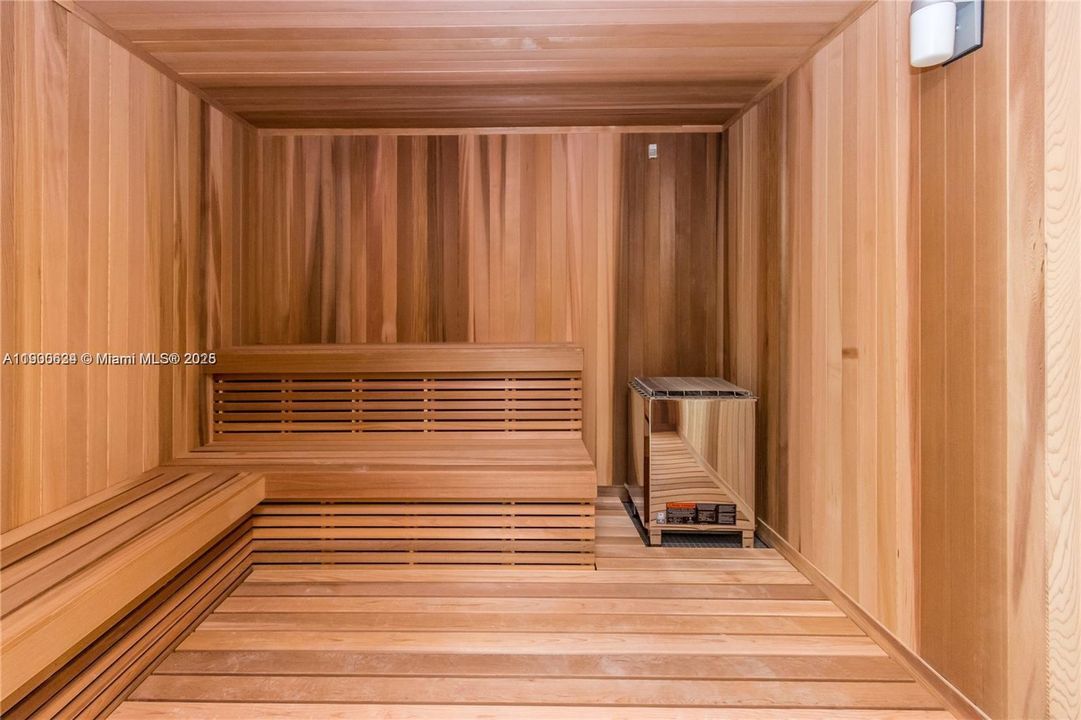 Active With Contract: $465,000 (1 beds, 1 baths, 622 Square Feet)