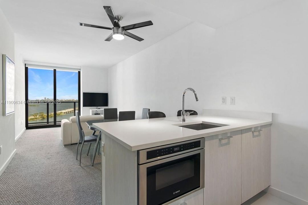 Active With Contract: $465,000 (1 beds, 1 baths, 622 Square Feet)