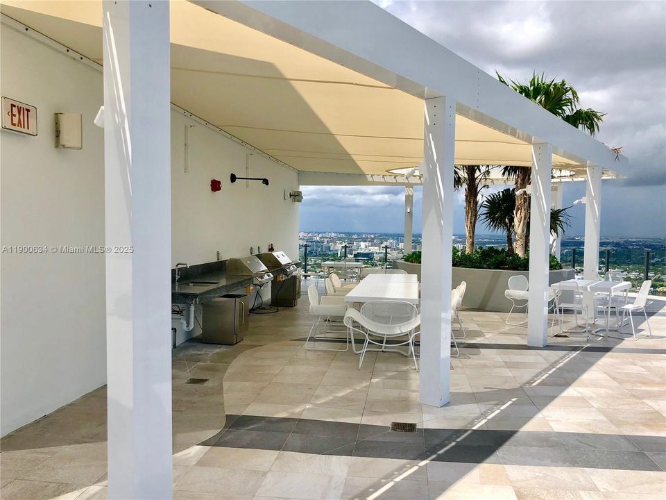 Active With Contract: $465,000 (1 beds, 1 baths, 622 Square Feet)