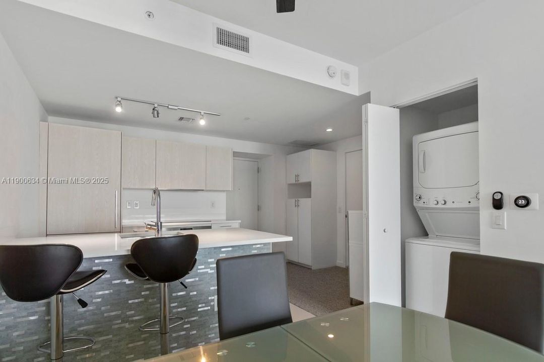Active With Contract: $465,000 (1 beds, 1 baths, 622 Square Feet)