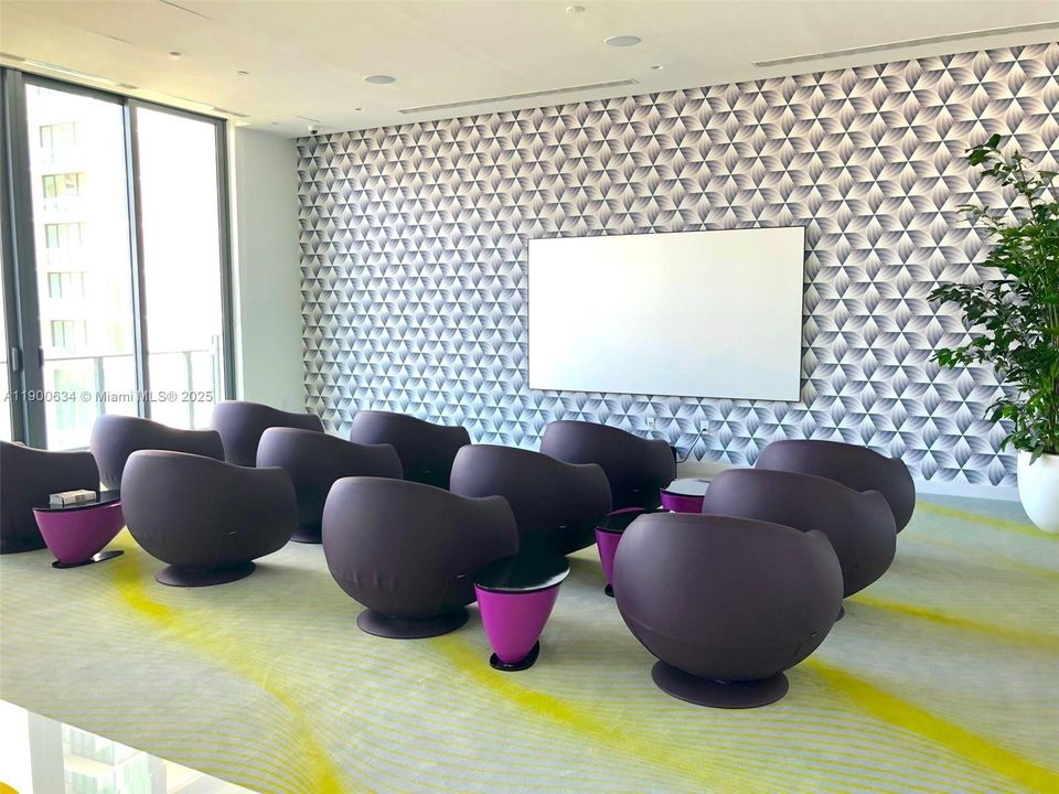 Active With Contract: $465,000 (1 beds, 1 baths, 622 Square Feet)