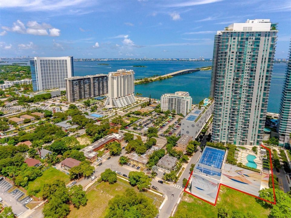 Active With Contract: $465,000 (1 beds, 1 baths, 622 Square Feet)