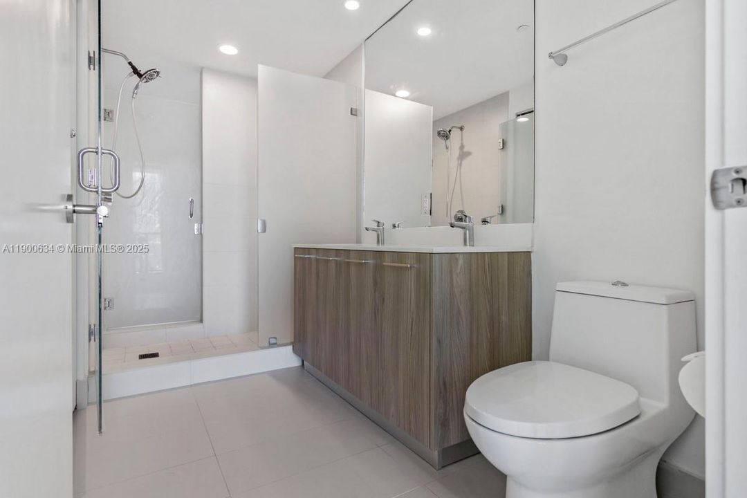 Active With Contract: $465,000 (1 beds, 1 baths, 622 Square Feet)