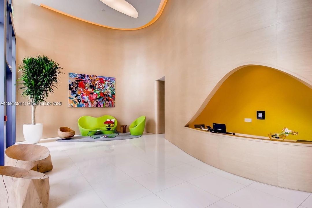 Active With Contract: $465,000 (1 beds, 1 baths, 622 Square Feet)