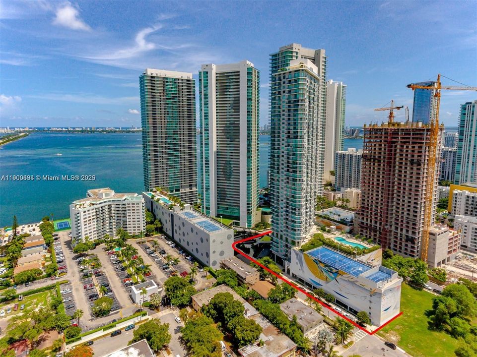 Active With Contract: $465,000 (1 beds, 1 baths, 622 Square Feet)