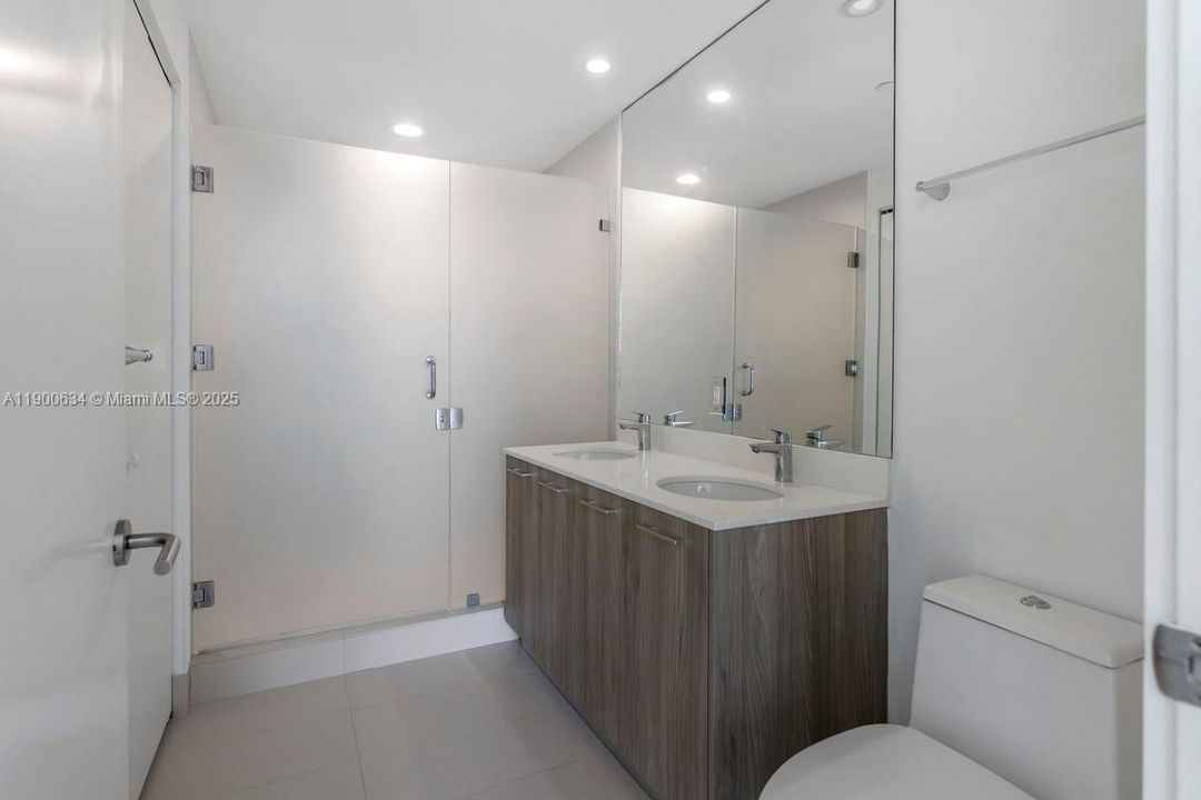 Active With Contract: $465,000 (1 beds, 1 baths, 622 Square Feet)