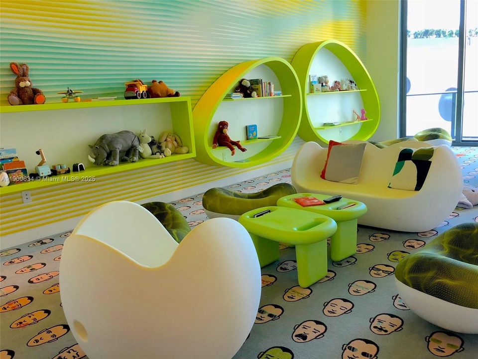 Active With Contract: $465,000 (1 beds, 1 baths, 622 Square Feet)