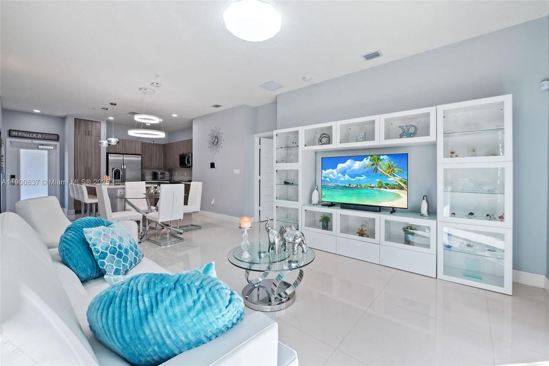 Activo con contrato: $515,000 (2 camas, 2 baños, 1124 Pies cuadrados)