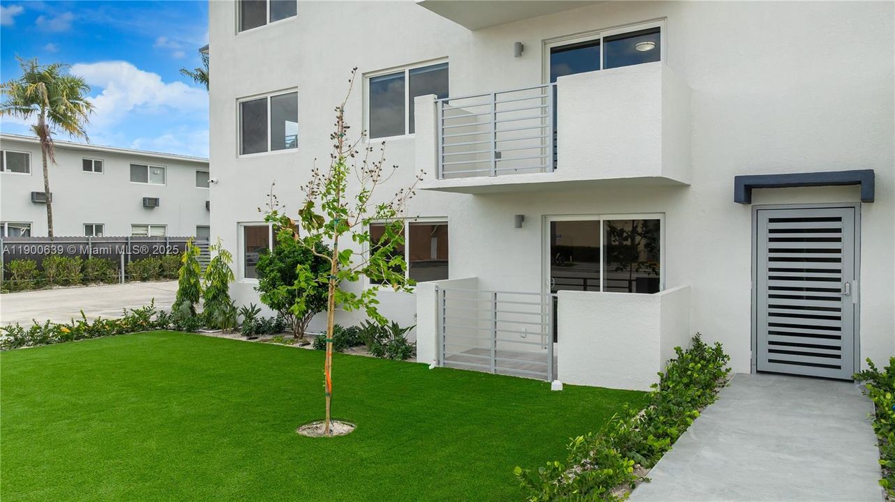 For Rent: $2,190 (1 beds, 1 baths, 589 Square Feet)