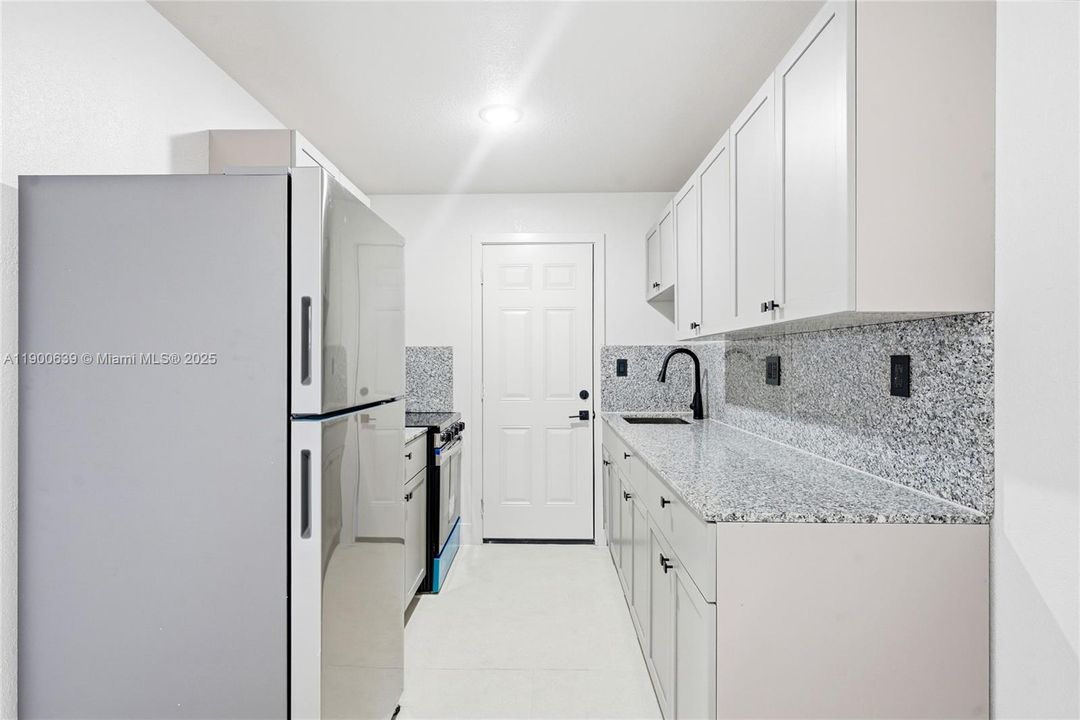 For Rent: $2,190 (1 beds, 1 baths, 589 Square Feet)