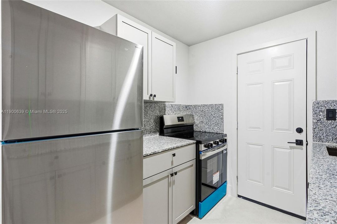 For Rent: $2,190 (1 beds, 1 baths, 589 Square Feet)