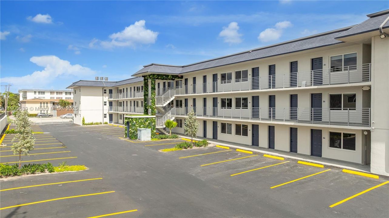 For Rent: $2,190 (1 beds, 1 baths, 589 Square Feet)