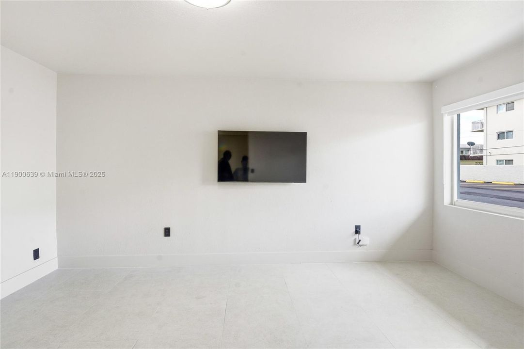 For Rent: $2,190 (1 beds, 1 baths, 589 Square Feet)