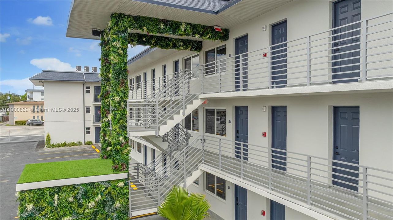 For Rent: $2,190 (1 beds, 1 baths, 589 Square Feet)