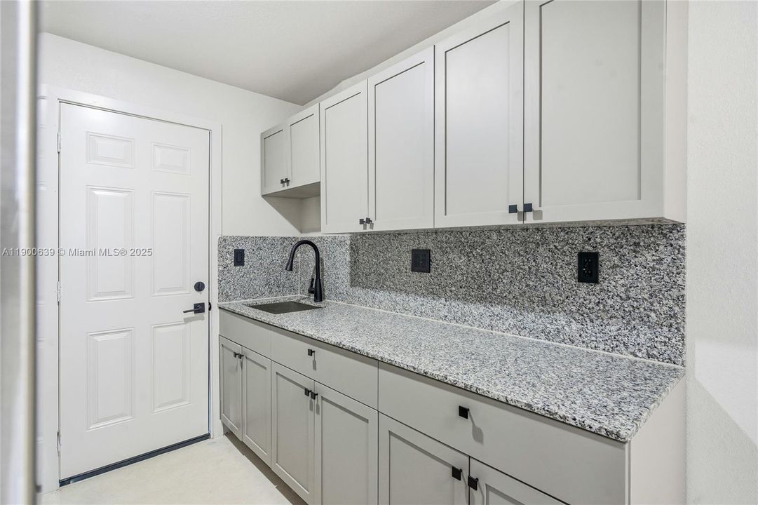 For Rent: $2,190 (1 beds, 1 baths, 589 Square Feet)