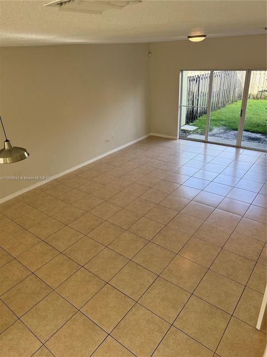 Recently Rented: $2,900 (3 beds, 2 baths, 1417 Square Feet)