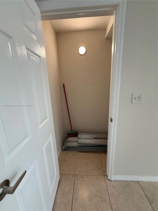 Recently Rented: $2,900 (3 beds, 2 baths, 1417 Square Feet)