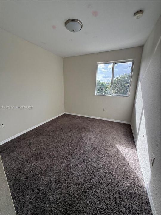 Recently Rented: $2,900 (3 beds, 2 baths, 1417 Square Feet)