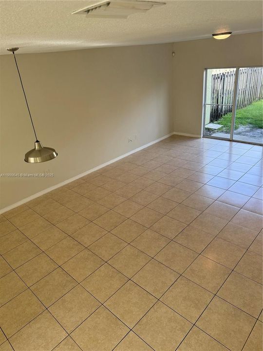 Recently Rented: $2,900 (3 beds, 2 baths, 1417 Square Feet)