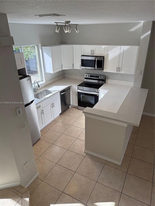 Recently Rented: $2,900 (3 beds, 2 baths, 1417 Square Feet)