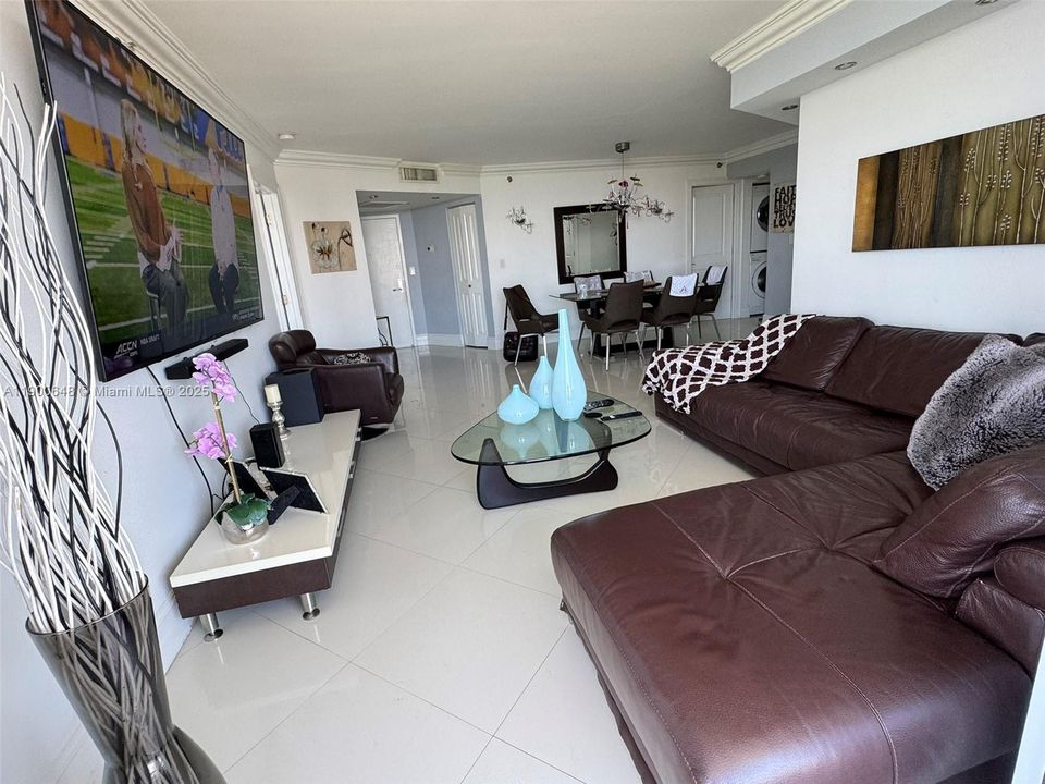 En Venta: $459,900 (2 camas, 2 baños, 1181 Pies cuadrados)