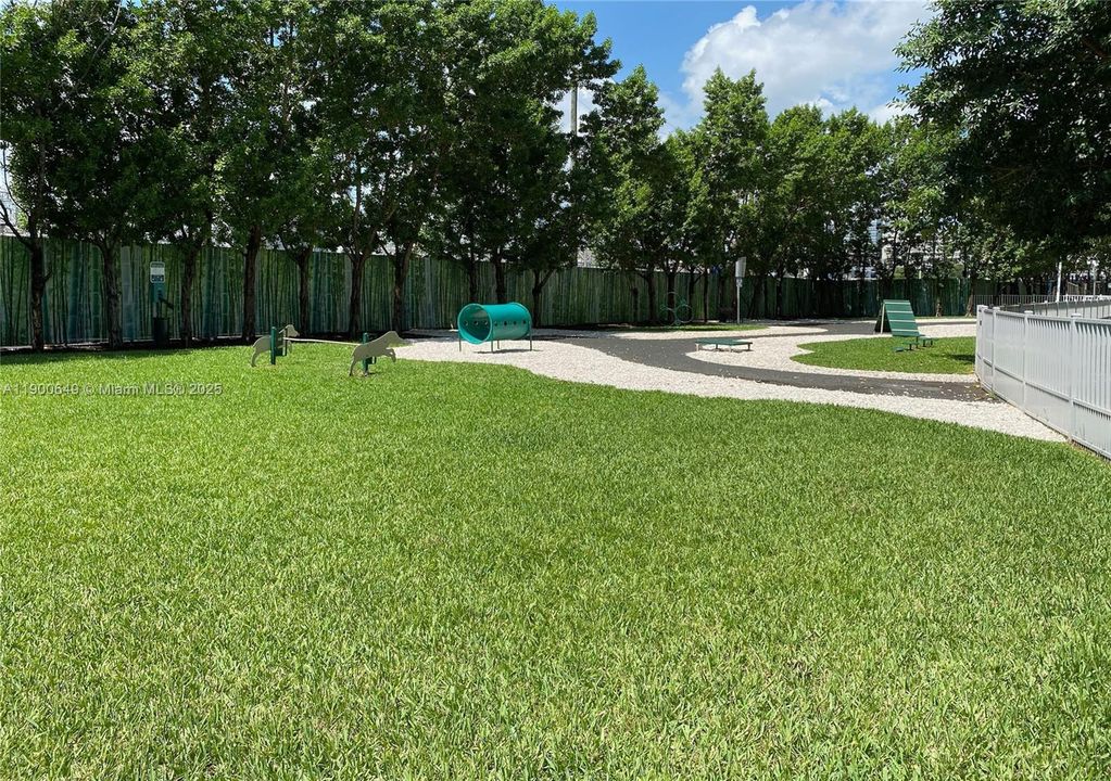 For Rent: $4,000 (2 beds, 2 baths, 1129 Square Feet)