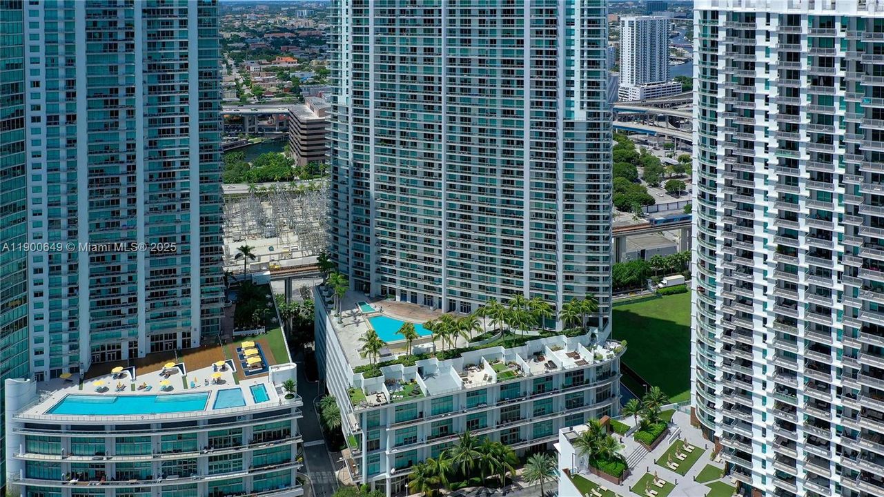 For Rent: $4,000 (2 beds, 2 baths, 1129 Square Feet)