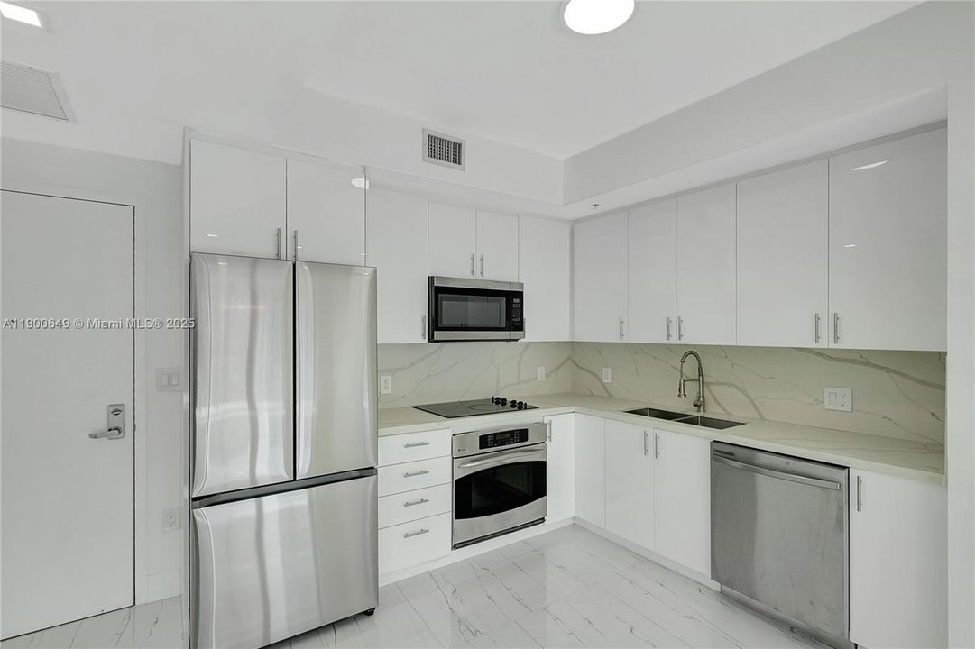For Rent: $4,000 (2 beds, 2 baths, 1129 Square Feet)