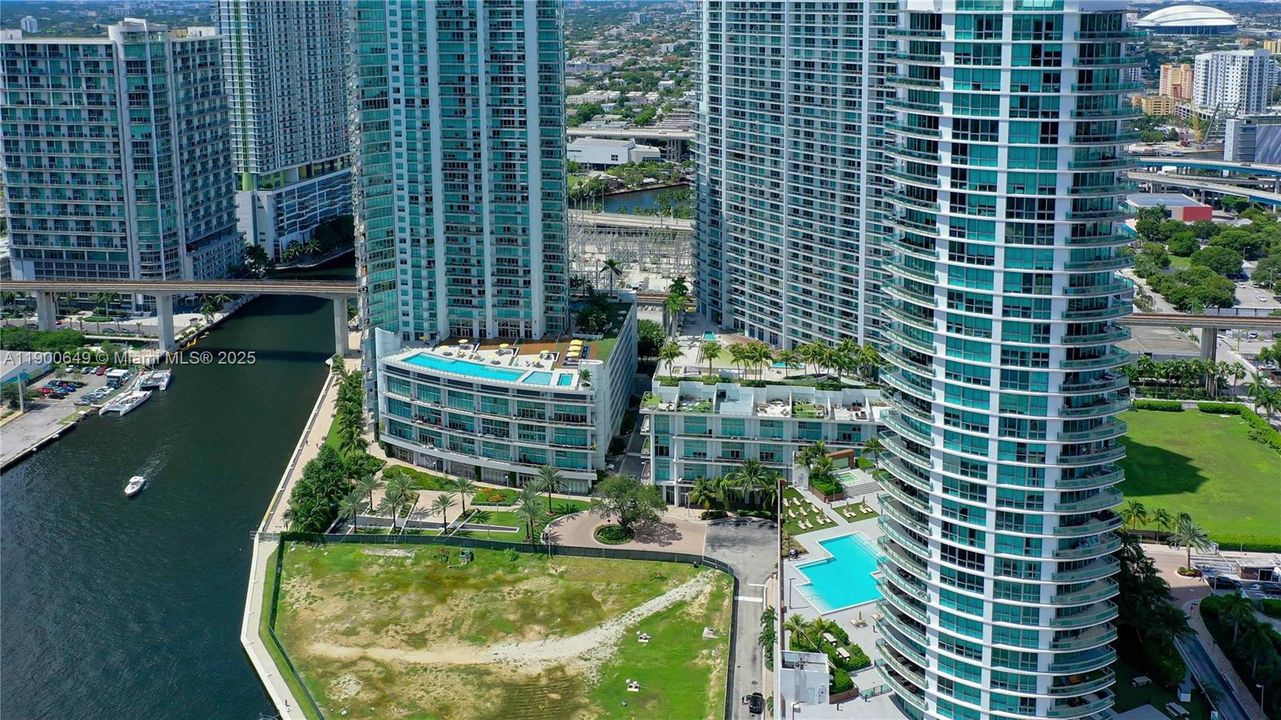 For Rent: $4,000 (2 beds, 2 baths, 1129 Square Feet)