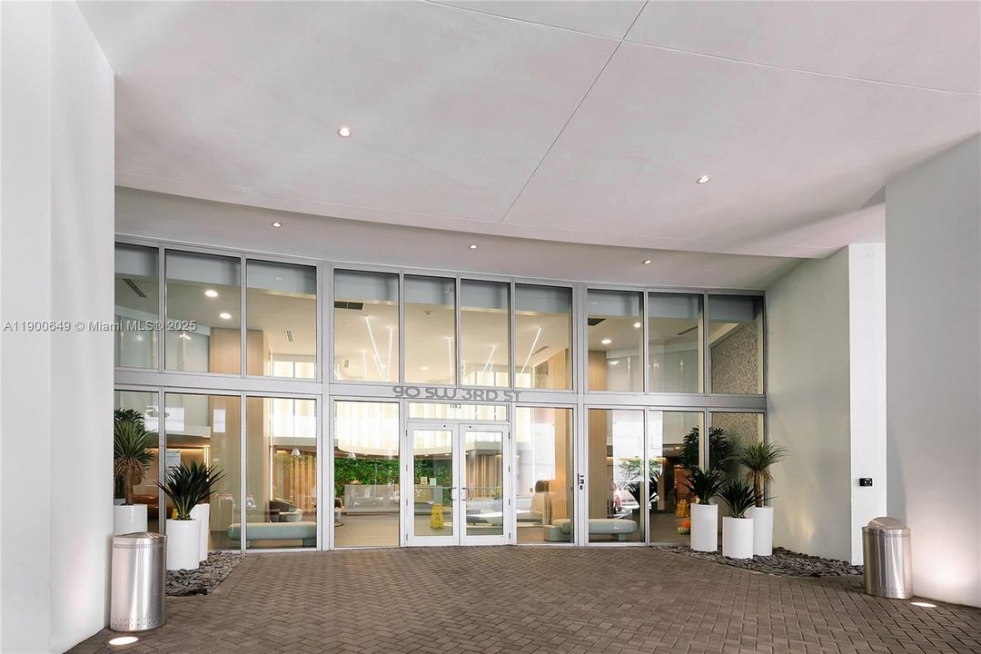 For Rent: $4,000 (2 beds, 2 baths, 1129 Square Feet)