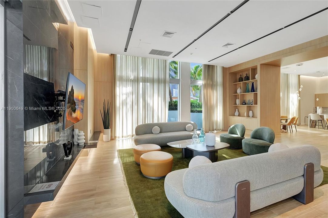 For Rent: $4,000 (2 beds, 2 baths, 1129 Square Feet)