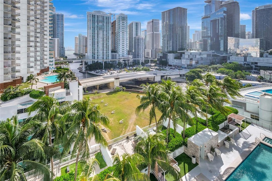 For Rent: $4,000 (2 beds, 2 baths, 1129 Square Feet)