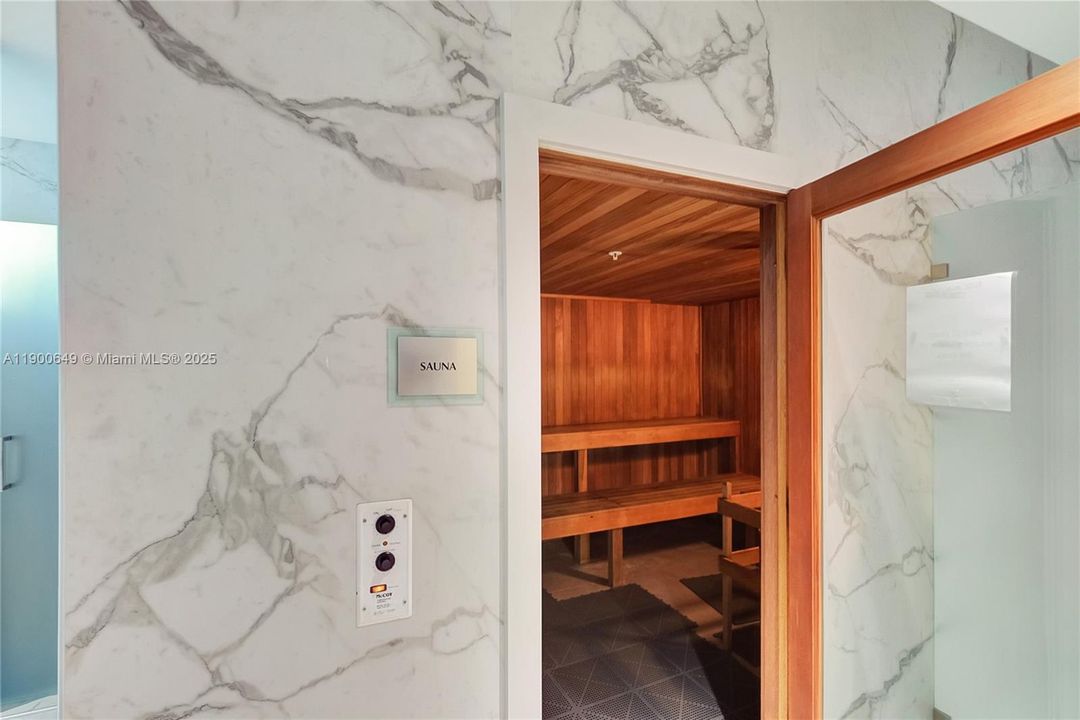 For Rent: $4,000 (2 beds, 2 baths, 1129 Square Feet)