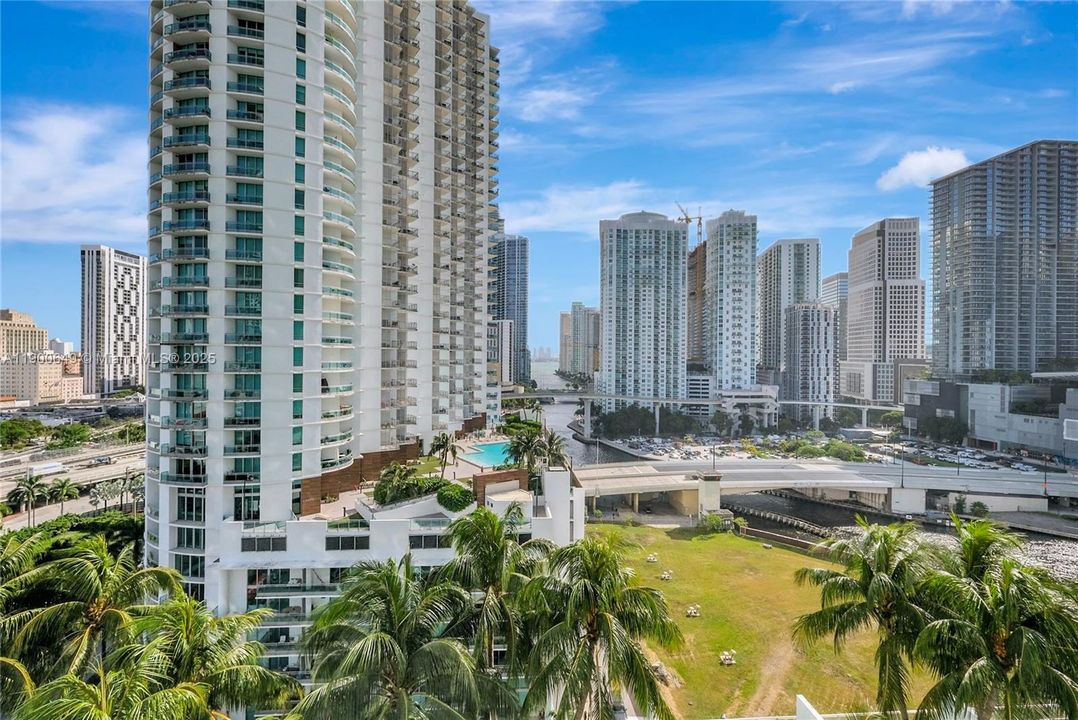 For Rent: $4,000 (2 beds, 2 baths, 1129 Square Feet)