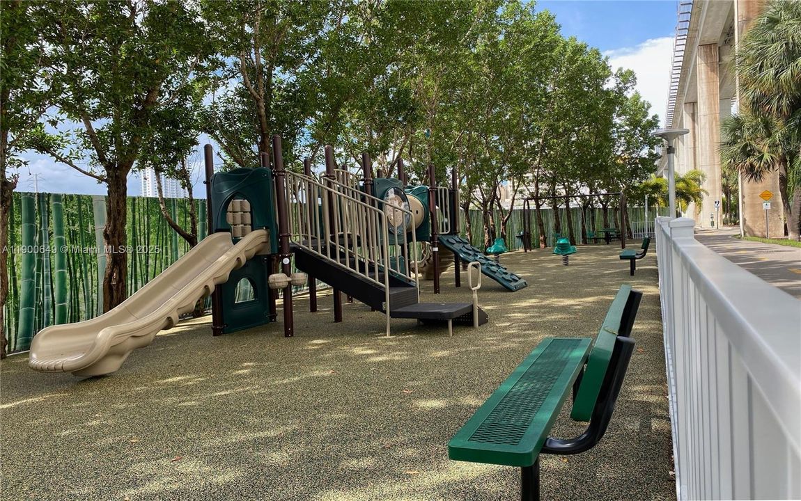 For Rent: $4,000 (2 beds, 2 baths, 1129 Square Feet)