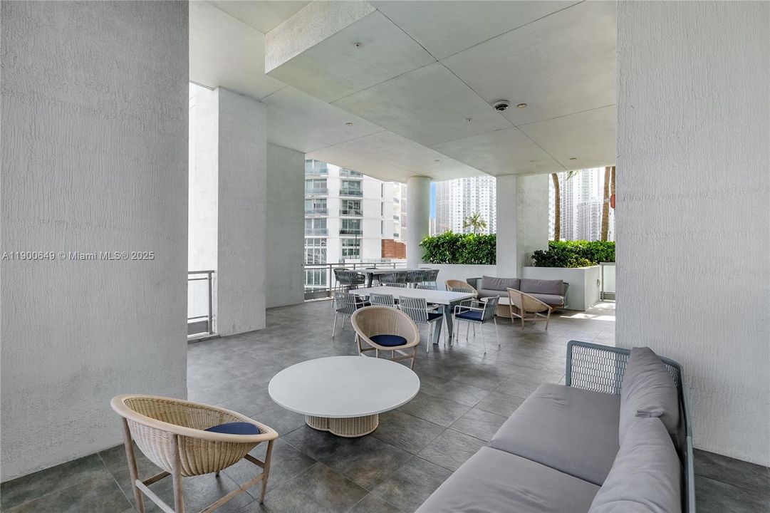 For Rent: $4,000 (2 beds, 2 baths, 1129 Square Feet)