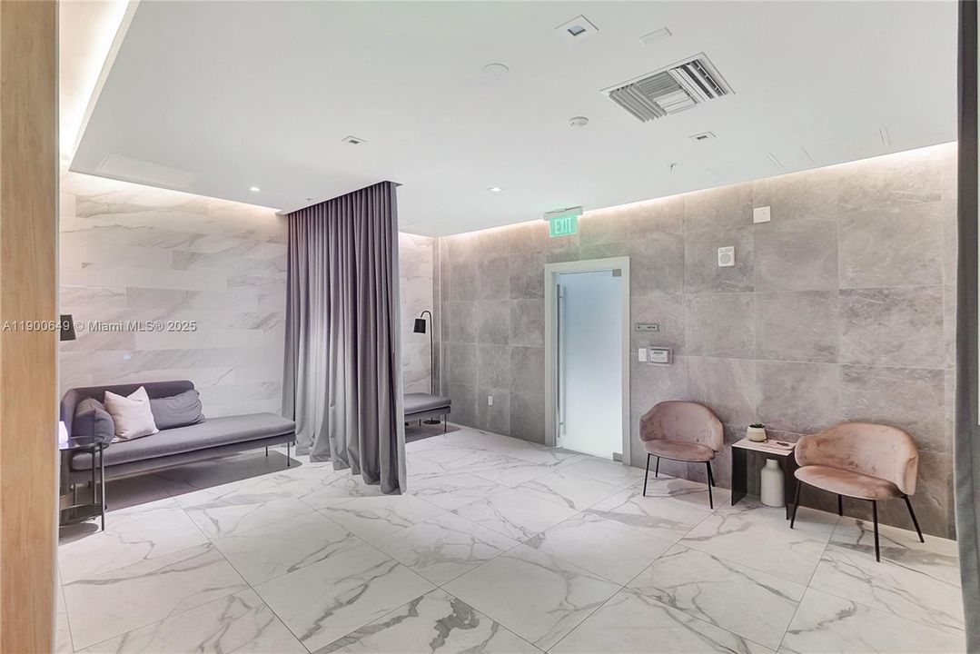 For Rent: $4,000 (2 beds, 2 baths, 1129 Square Feet)