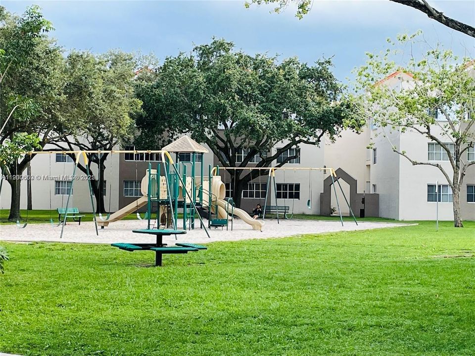 Recently Rented: $2,150 (2 beds, 2 baths, 1004 Square Feet)