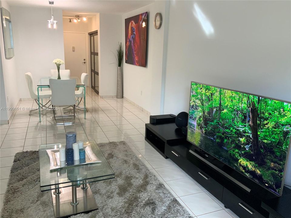 Recently Rented: $2,200 (1 beds, 1 baths, 671 Square Feet)