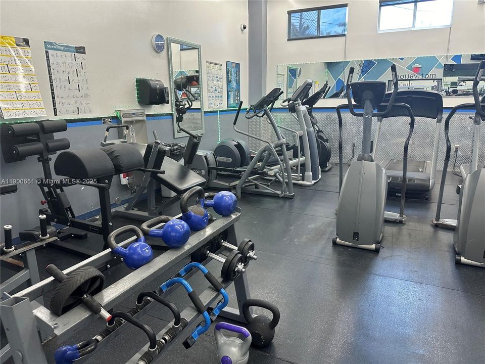 Recently Rented: $2,200 (1 beds, 1 baths, 671 Square Feet)