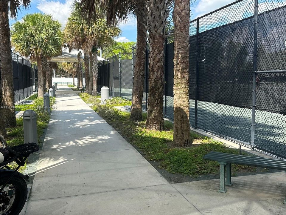 Recently Rented: $2,200 (1 beds, 1 baths, 671 Square Feet)