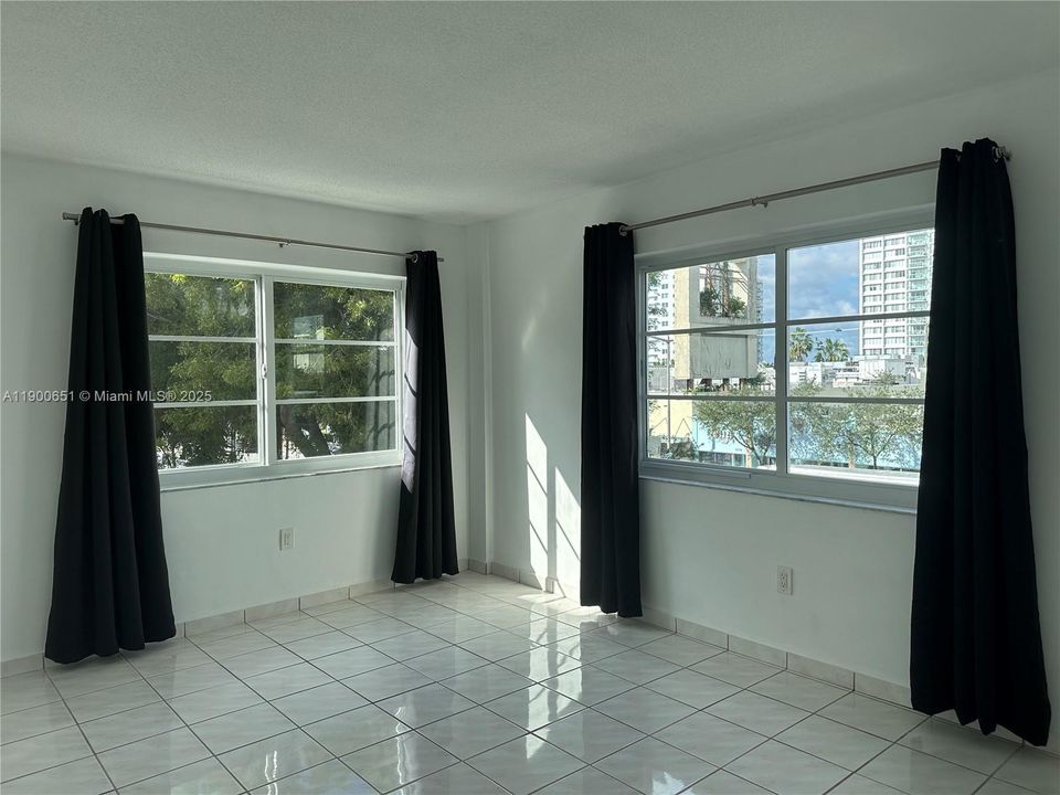 Recently Rented: $2,200 (1 beds, 1 baths, 671 Square Feet)