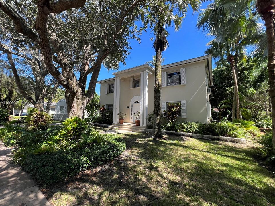 Recently Rented: $2,900 (2 beds, 1 baths, 2580 Square Feet)