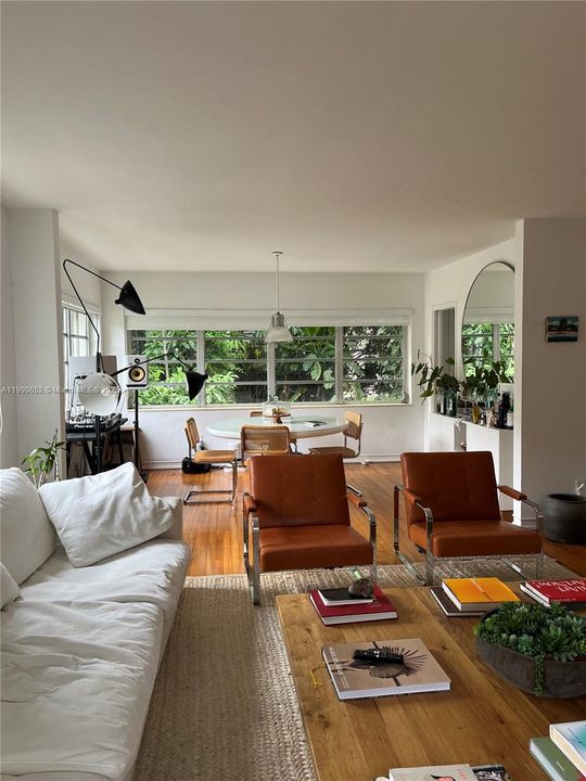 Recently Rented: $2,900 (2 beds, 1 baths, 2580 Square Feet)