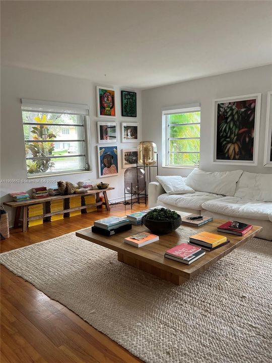 Recently Rented: $2,900 (2 beds, 1 baths, 2580 Square Feet)